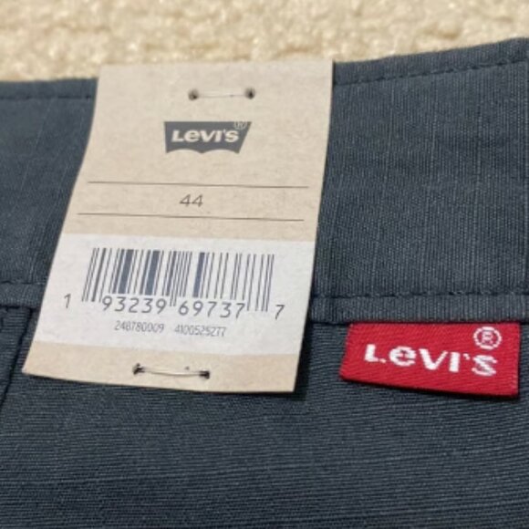 LEVI'S Men's Carrier Cargo Shorts w 10" Inseam Size 44 - Picture 3 of 8